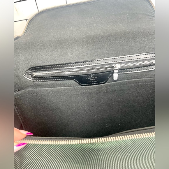 Authentic Louis Vuitton Taimyr Green & Black Tiaga Leather Crossbody Messenger - Picture 8 of 14